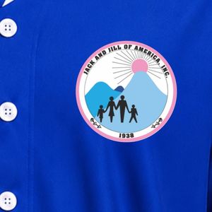 Maillot de baseball bleu roi pour femme avec écusson brodé, manches courtes, col en V boutonné, bordure blanche, tenue de sport décontractée pour équipe - Product Image 4