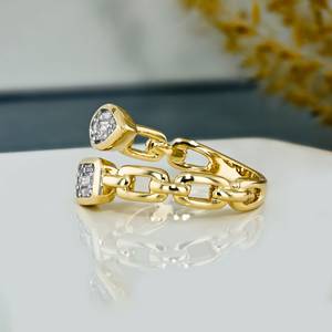 Anillo de compromiso de oro macizo chapado en rodio con diamante natural Toi Et Moi de 0.22 ct, engaste de doble punta y banda cruzada de eslabones cubanos - Product Image 4