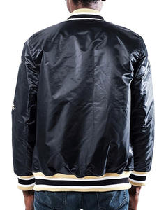Blouson universitaire personnalisé en satin noir pour homme, avec garniture contrastante dorée, style bomber, uniforme de baseball Letterman, vêtement de sport, vente en gros - Product Image 3