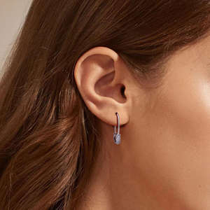 Boucles d'oreilles créoles hypoallergéniques en or massif 10K 14K avec diamants de laboratoire créatifs ronds et diamants de laboratoire cultivés, style épingle de sûreté - Product Image 6
