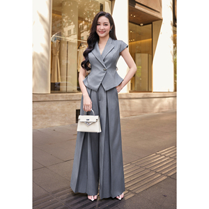 Chaleco Elegante Gris para Mujer con Solapa Entallada, Manga Casquillo, Lazos en la Espalda y Peplum, Estilo Oficina/Negocios NERINA (ODM/OEM) - Product Image 2