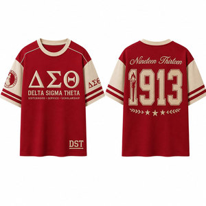 T-shirt Delta Sigma Theta Greek Wear, t-shirt graphique élégant rouge et blanc pour la mode streetwear - Product Image 4