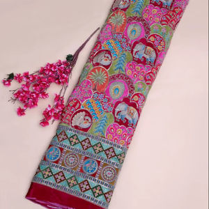 Tela de crepé natural rosa con estampado floral y borde ornamental pesado para material de vestido Kurti de diseñador. - Product Image 1