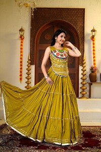 Ensemble Lehenga en coton jaune imprimé au bloc, haut brodé sans manches, jupe plissée longue, tenue traditionnelle indienne pour festival - Product Image 3