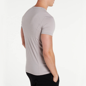 บริการ OEM เสื้อยืดแขนสั้น สีพื้น ปรับแต่งได้ ระบายอากาศดี สไตล์สตรีท ผ้ายืดสแปนเด็กซ์/โพลีเอสเตอร์ เสื้อยืดผู้ชาย - Product Image 4