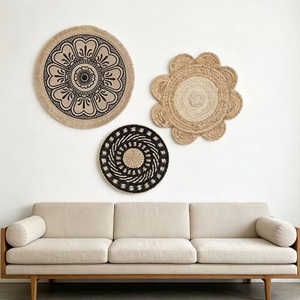 Décoration murale rustique bohème en rotin et paille Hemasa Fashions, ornement suspendu tissé à la main en fibres naturelles, motif floral - Product Image 4