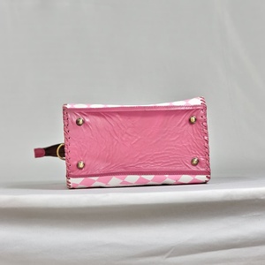 Pink <b>White</b> Diamond Pattern Leather Handbag With Cowhide Panel Zipper Closure Luxury Style - Product Image 6