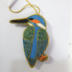 Adorno Colgante de Pájaro Guardabarro Colorido con Cuentas Azules y Verdes y Bordado Dorado, Decoración para Árbol de Navidad para las Fiestas - Product Image 1