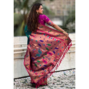 Sari de Seda Paithani Verde Chandrakor Swan Yeola, Tejido con Zari en Contraste, Ropa India y Pakistaní - Product Image 1