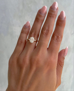 Anillo de compromiso de diamante ovalado de 3 quilates de alta calidad, cultivado en laboratorio, certificado por IGI, color DEF, claridad VVS VS, engastado en oro rosa, oro blanco. - Product Image 6