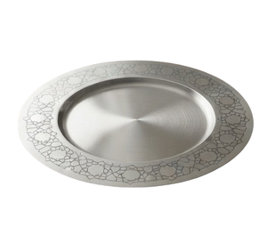 Assiette de présentation en métal style moderne avec bordure en motif de vigne en étain, design antique, pour la maison, les cafés et les cantines - Product Image 5