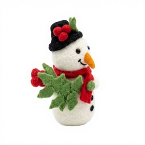 Décoration de Noël en feutre en forme d'animal avec baies de houx et ruban rouge, petite décoration murale d'intérieur faite à la main, écologique - Product Image 3