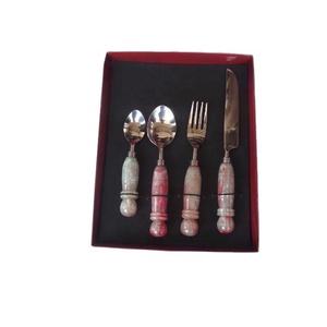 Vente chaude 4-Pc Couverts En Acier Inoxydable Dîner Ensemble Miroir Poli avec Poignée Ronde En Résine Ensemble De Couverts En Métal De Couleur Verte - Product Image 1