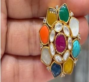 Pendientes de tuerca de moissanita chapados en oro de latón de calidad excepcional y a la moda para mujeres y niñas, ideales para bodas y fiestas. - Product Image 2