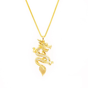 Collar con Colgante de Dragón en Oro Amarillo con Diamante Cultivado en Laboratorio - Product Image 1
