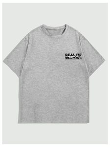 เสื้อยืดกราฟิกผู้ชาย สีเทา พิมพ์ลาย ผ้าฝ้าย แขนสั้น คอกลม ทรงปกติ สไตล์ลำลอง โลโก้ด้านหน้า เหมาะสำหรับทุกฤดูกาล - Product Image 1