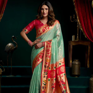 Sari de Seda Paithani Hermoso al por Mayor para Fiestas y Bodas con Tejido de Diseño, el Sari Más Vendido con Blusa Cosida - Product Image 1