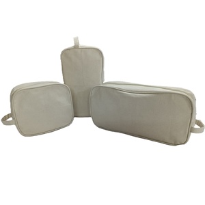 Sac à main de toilette personnalisé en toile de coton naturel de 12 oz sac de voyage à main de transport cosmétique pour l'image de marque et la promotion - Product Image 5