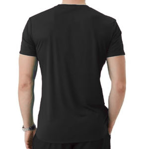 Conjunto deportivo de algodón para hombre, camiseta de manga corta de color sólido y pantalones cortos para verano, ideal para entrenamiento en el gimnasio. - Product Image 5