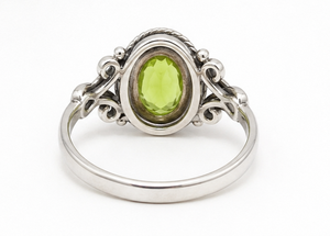 Anillo de Plata con Peridoto, Anillo Ovalado con Gema de Peridoto, Anillo de Plata de Ley, Joyería con Piedra de Nacimiento de Agosto, Peridoto Verde Hecho a Mano - Product Image 2