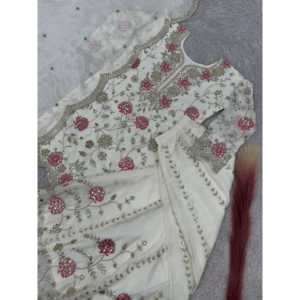 Hermoso conjunto de satén (top y pantalón) y elegante dupatta para fiestas - Product Image 6