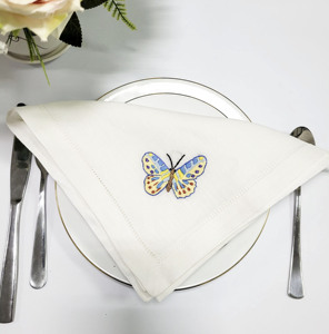 Serviettes de table en lin brodées papillon, carrées classiques personnalisées, réutilisables, durables, lavables en machine, avec ourlet festonné, pour la maison - Product Image 4