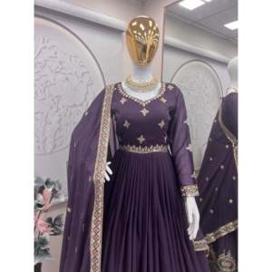 Robe et dupatta de créateur indiens et pakistanais avec broderies et sequins - Product Image 2