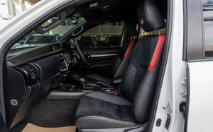 Toyota Hilux Revo 2024 d'occasion en excellent état - Product Image 2