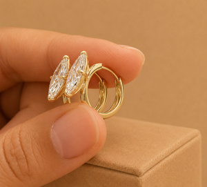 Pendientes de Diamantes Cultivados en Laboratorio con Corte Asscher de 3.0 CTW en Oro Amarillo de 14K |   1.5 quilates cada uno |   Joyería nupcial minimalista - Product Image 3