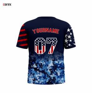 เสื้อเจอร์ซีย์คอกลมแท้ ลายธงชาติสหรัฐฯ สีน้ำเงิน-ส้มไล่เฉด พร้อมลายดาวและแถบสีสันสดใส ผลิตจากโพลีเอสเตอร์ 100% ระบายอากาศได้ดี - Product Image 2
