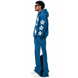Ensemble survêtement bleu épais à capuche coupe ample style streetwear avec logo blanc imprimé et poches latérales - Product Image 3