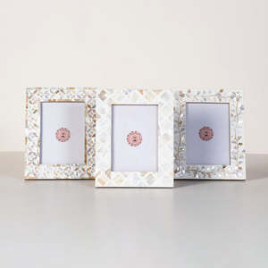 กรอบรูปทรงสี่เหลี่ยมผืนผ้าแนวตั้งประดับมุกเปลือกหอย รุ่นเบล่า อาร์ติซาน 111 งานแฮนด์เมด ตกแต่งด้วยมุกเปลือกหอย สำหรับตั้งโต๊ะ ของตกแต่งบ้าน ของขวัญ - Product Image 4