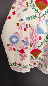 Veste matelassée écologique respirante brodée de fleurs faite à la main pour femmes, manteau d'hiver en velours ivoire, style traditionnel Rajasthani Boho - Product Image 6