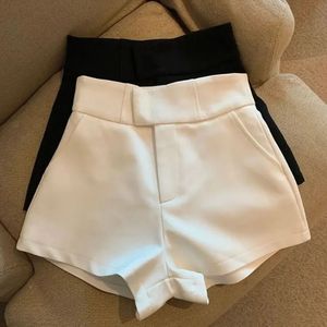 Shorts en satin noir taille haute avec fermeture boutonnée, couleur unie, coupe droite, tissu tissé, pour femme - Product Image 5