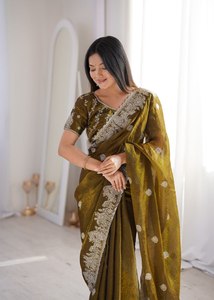 Sari vert olive brodé avec un chemisier en dentelle, tenue traditionnelle indienne - Product Image 6