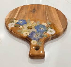 Planche à fromage en résine et bois pour plateaux gastronomiques, buffets de mariage, restaurants et expériences culinaires élégantes à domicile - Product Image 1