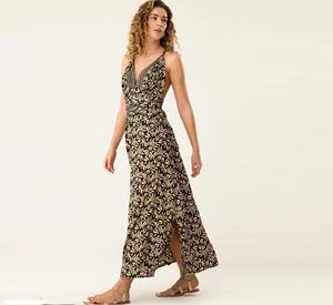 Vestido largo sin espalda con tirantes cruzados y lazo en la espalda para mujer, vestido largo fluido con cuello halter y estampado floral, surtido - Product Image 1