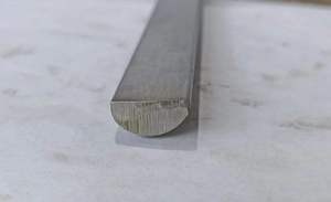 Profilés en acier de haute précision Punit Industries, sectionnels en acier poli brillant à bords arrondis, forme en D, 12 mm x 8 mm, pour l'ingénierie automobile - Product Image 2