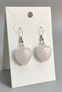Boucles d'oreilles pendantes en pierres précieuses naturelles en forme de cœur, avec pierres polies en forme de cœur et design à crochet métallique - Product Image 3