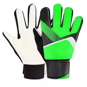 Guantes de portero ergonómicos con una palma precurvada para garantizar que las manos siempre estén en la posición óptima para realizar una parada. - Product Image 2