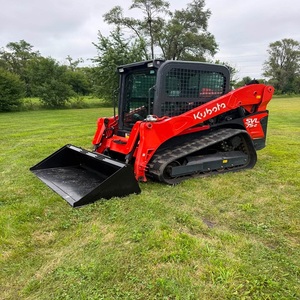 Chargeuse compacte Kubota robuste conçue pour les travaux difficiles, avec une puissance fiable, une maniabilité fluide et un excellent confort pour l'opérateur. - Product Image 5