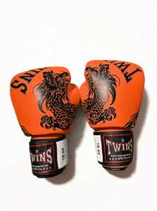 Guantes de Boxeo Personalizados Color Rosa, Hechos de Cuero Genuino con Cierre de Velcro, para Entrenamiento y Sparring de Kickboxing y Artes Marciales - Product Image 6