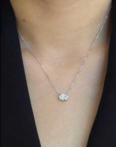 Collier pendentif solitaire en diamant de laboratoire taille ovale 1 carat, or massif 14 carats, serti à griffes, chaîne fine minimaliste pour superposition, bijoux raffinés - Product Image 1