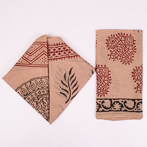 ผ้าเช็ดหน้าแฮนด์บล็อก 100% ผ้าฝ้ายคุณภาพสูง 55 ซม. ย้อมสีธรรมชาติ ผ้าพันคอพิมพ์ลายสไตล์บากรุ ชุดผ้าพันคอแบบอินเดียสำหรับพันศีรษะและคอ - Product Image 1