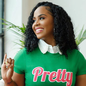 Camiseta Verde de Chenilla con Letras Bordadas en Rosa, Ropa de Hermandad, Camiseta de Algodón para Mujer, Estilo Universitario Griego - Product Image 5