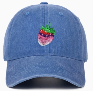 Gorra de baloncesto con estampado de fresa, visera curva, de algodón lavado y bordada - Product Image 2