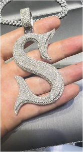 Colgante de letra cursiva S de moissanita helada CONCEPTION al por mayor, de plata 925 chapada en oro, estilo Hip Hop, colgante de collar con inicial personalizada - Product Image 5