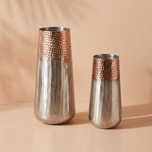 Vase à fleurs en cuivre martelé et métal argenté, duo moderne, ensemble de deux pièces, fait main, accent de table, décoration unique pour salon - Product Image 1