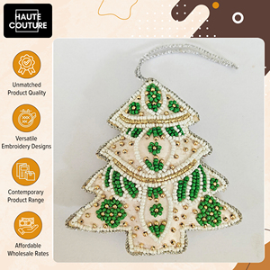 Adornos festivos colgantes en forma de árbol de Navidad, hechos a mano con tela de satén bordada, acolchados/con cuentas, de 11 cm de largo, a un precio mínimo. - Product Image 4