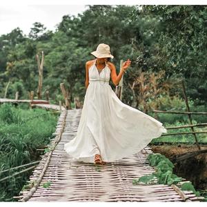 Robe longue bohème pour femme, col halter, avec empiècements en dentelle, idéale pour l'été, la plage et les vacances - Product Image 3